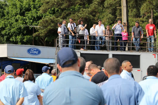 Sindicato faz última assembleia com os trabalhadores na Ford São Bernardo