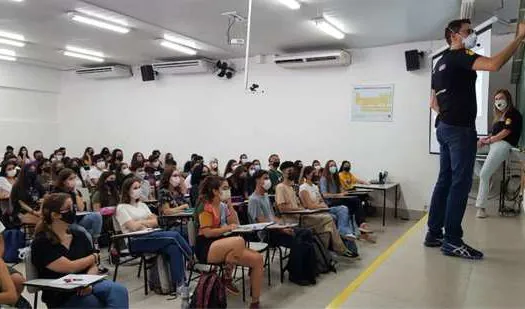 Curso pré-vestibular inscreve para concurso de bolsas