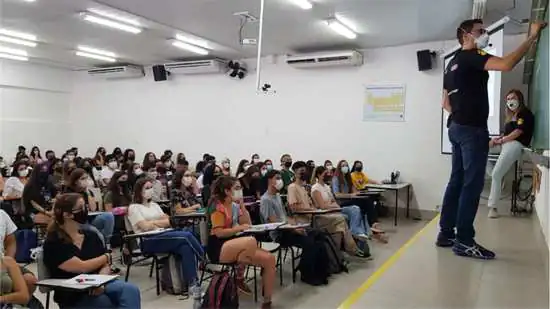 Curso pré-vestibular inscreve para concurso de bolsas