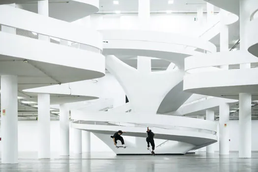 Brasileiros transformam obras de Niemeyer em pista de skate em documentário inédito