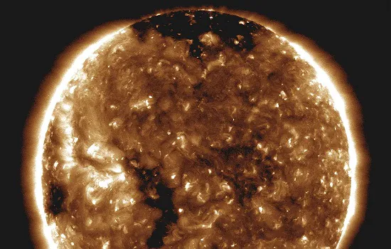 Nasa entra na coroa solar pela primeira vez