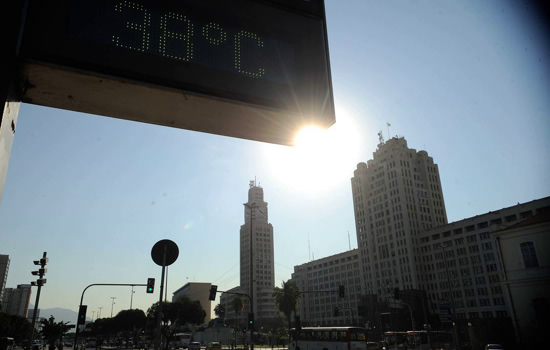 Previsão do Tempo: Manhã de domingo com sol e temperaturas em elevação na capital paulista