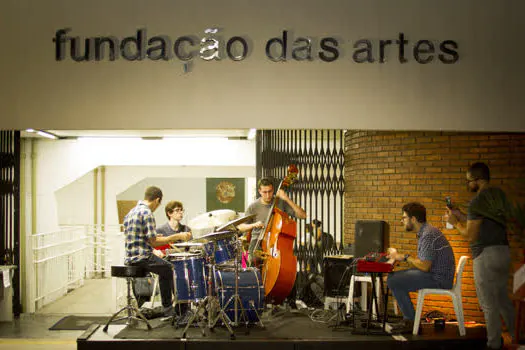 Trio de Jazz da FASCS se apresenta no lançamento do programa Elas por Elas