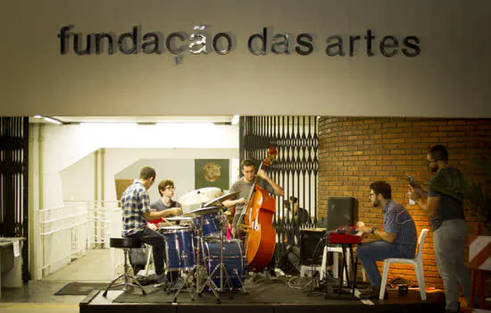 Trio de Jazz da FASCS se apresenta no lançamento do programa Elas por Elas