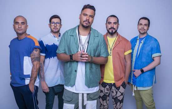 Sorriso Maroto e Ferrugem fazem show no Clube dos Portuários