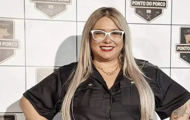 Sósia de Marília Mendonça encontra filho da cantora e gera polêmica nas redes