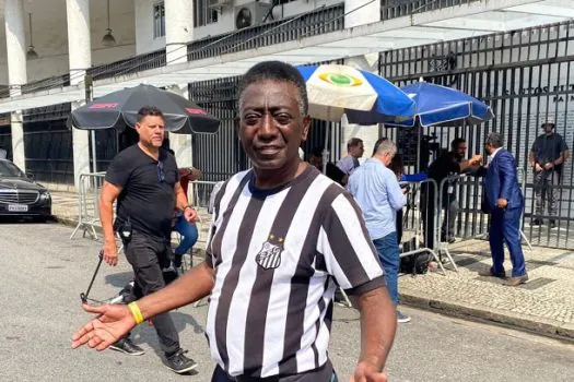 Sósia de Pelé recorda experiências e quer seguir homenageando o Rei