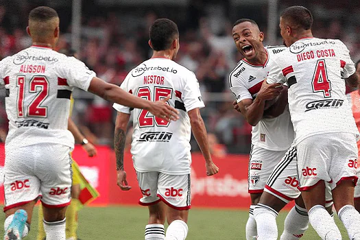 São Paulo elimina o Corinthians e reencontra o Palmeiras na final do Paulistão