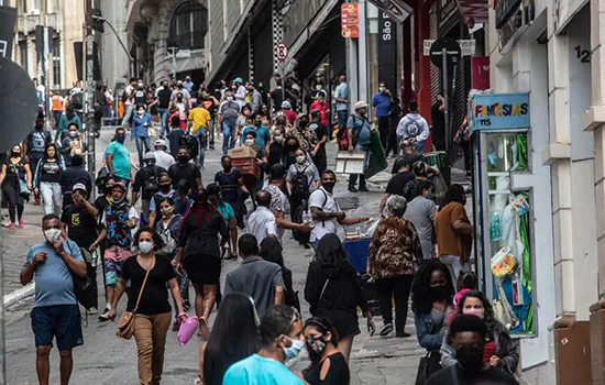 1º dia da reabertura do comércio de rua na cidade de SP tem movimento intenso