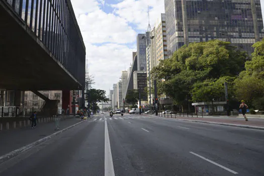 Previsão do Tempo: Cidade de São Paulo amanhece com sol entre nuvens