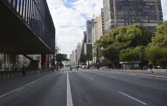 Previsão do Tempo: Cidade de São Paulo amanhece com sol entre nuvens