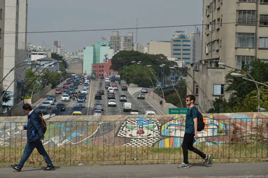 Previsão do Tempo: Amanhecer com céu encoberto e sensação de frio em São Paulo