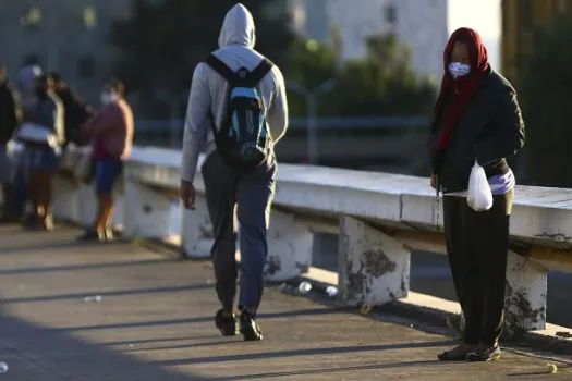 Frente fria muda o tempo na cidade de SP