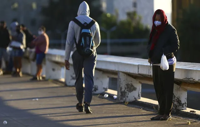 Frente fria muda o tempo na cidade de SP