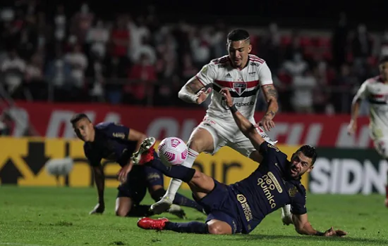 São Paulo e Corinthians colocam tabus à prova na briga por uma vaga na final