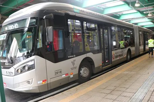 Estacionamento de guindaste desvia itinerário na Barra Funda