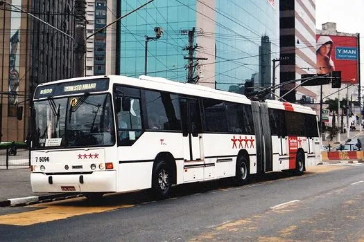 Motoristas aprovam greve de ônibus em São Paulo nesta terça