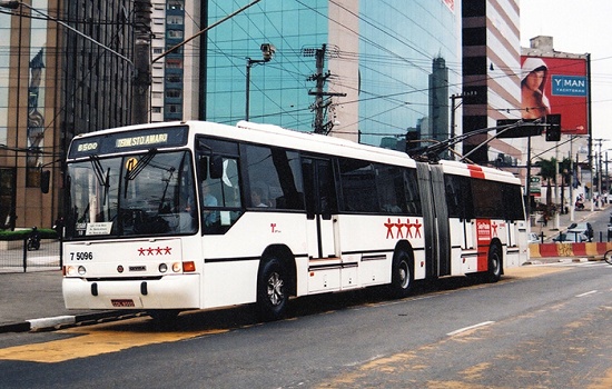 Motoristas aprovam greve de ônibus em São Paulo nesta terça