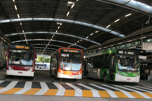 Greve de motoristas e cobradores paralisa mais de 6 mil ônibus em SP_x000D_