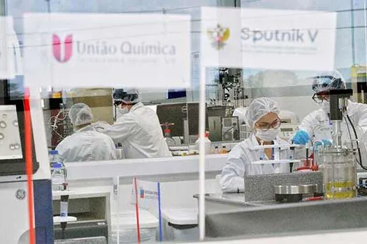 União Química recebe governador do DF em visita à fábrica Bthek