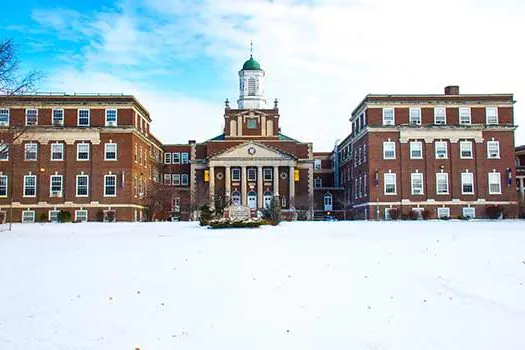 State University of New York oferece bolsas de até 50% para cursos de férias em 2022