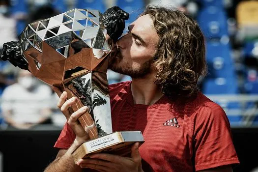 Stefanos Tsitsipas supera empolgado Cameron Norrie e conquista o ATP 250 de Lyon