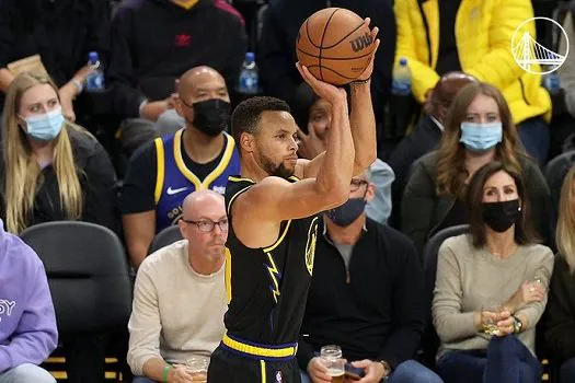 Poole e Curry lideram vitória dos Warriors sobre os Pelicans; Knicks vencem Bucks