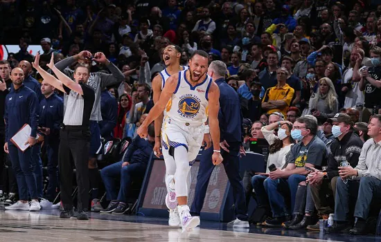 Warriors vencem Nuggets e Curry supera marca de 20 mil pontos na NBA