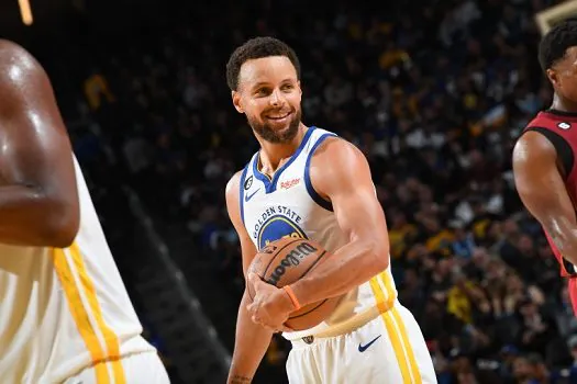 Curry comanda, Warriors derrotam Heat em casa e reagem na NBA