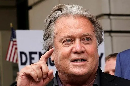 Steve Bannon é declarado culpado de desacato por episódio do Capitólio