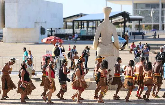 Com disputa no Congresso