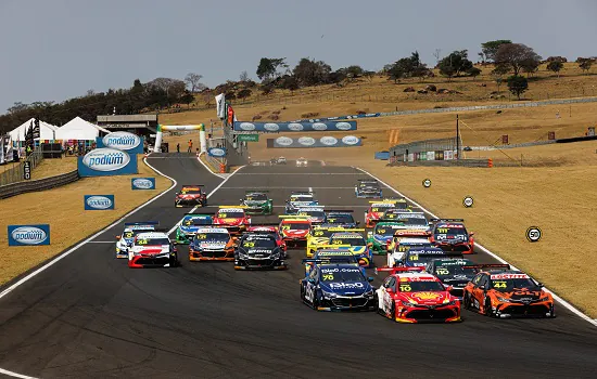 Stock Car vive domingo emocionante com feito inédito no Velocitta