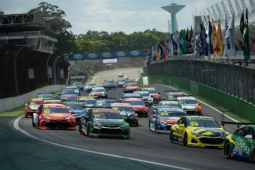 Combate à fome: Stock Car e F4 Brasil aceleram por 10 toneladas de alimentos em Interlagos