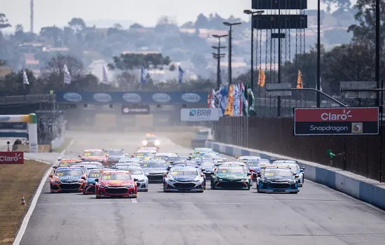 Rafael Suzuki ganha 1ª corrida da Stock Car em Curitiba; Átila Abreu leva a 2ª