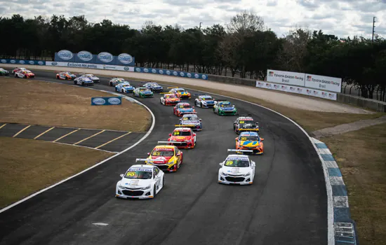 Stock Car segue com campanha de arrecadação de agasalhos e alimentos