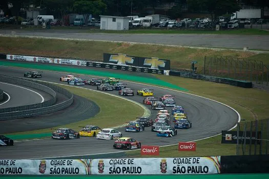 Stock Car abre 2ª metade da temporada com empate entre as marcas