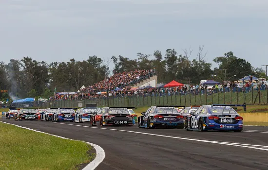 Ricardo Maurício e Rubens Barrichello vencem