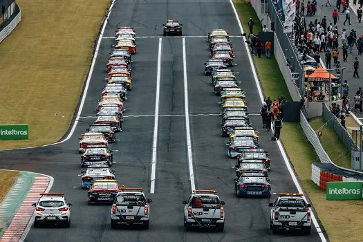 Inédito: leilão oferece chance de vivenciar largada da Stock Car de dentro da pista