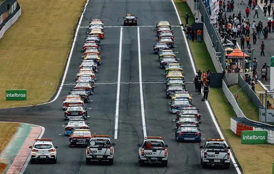 Inédito: leilão oferece chance de vivenciar largada da Stock Car de dentro da pista