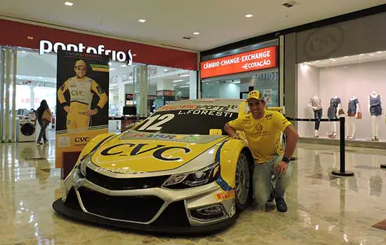 Fãs da Stock Car tem encontro com piloto