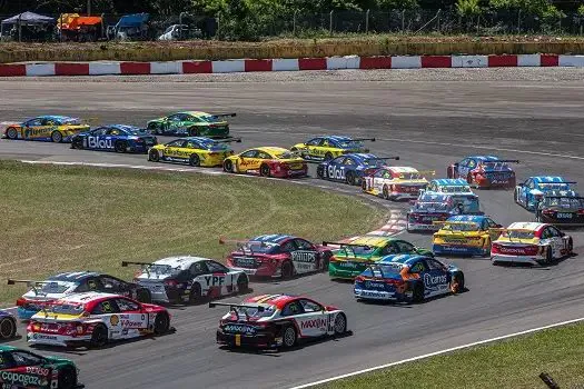 Cacá Bueno e Felipe Fraga serão punidos com peso extra na abertura da Stock Car