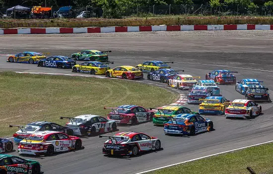 Cacá Bueno e Felipe Fraga serão punidos com peso extra na abertura da Stock Car