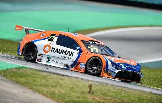 Raphael Reis bate candidatos ao título e fatura última pole da temporada da Stock Light