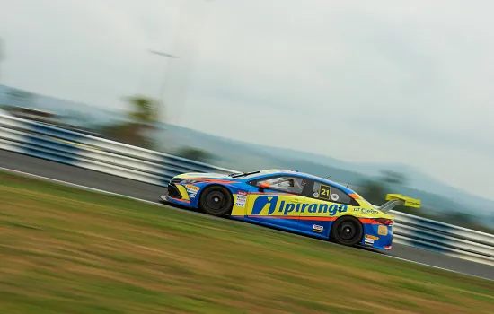 Primeiros colocados largam em posições críticas na Stock Car