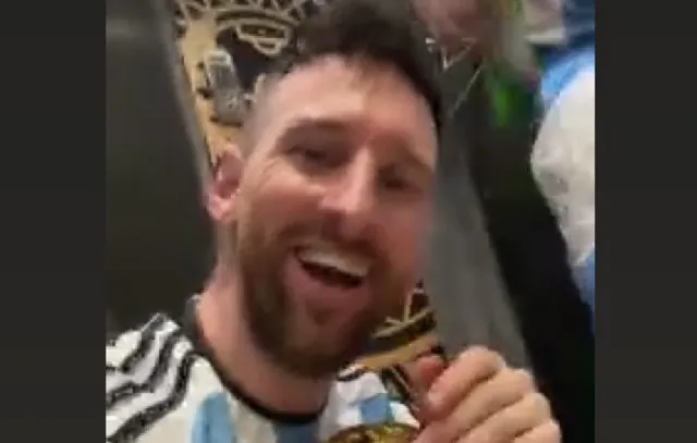 Suárez faz chamada de vídeo para parabenizar Messi pela conquista da Copa