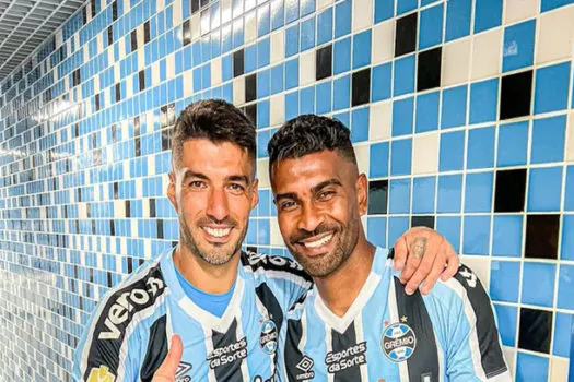 Suárez sai em defesa de Thiago Santos após críticas dos torcedores do Grêmio