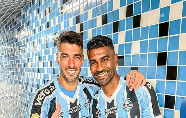 Suárez sai em defesa de Thiago Santos após críticas dos torcedores do Grêmio