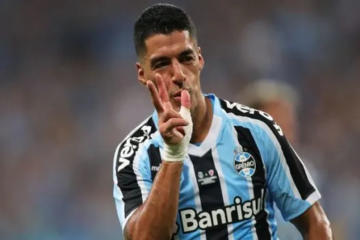 Suárez descarta ida para o time de Messi: ‘Estou feliz no Grêmio e tenho contrato’