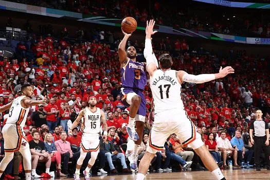 Suns, Mavericks e 76ers vencem fora de casa e avançam nos playoffs da NBA