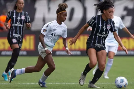 Corinthians vence Grêmio com gol de Zanotti aos 48 e conquista Supercopa feminina